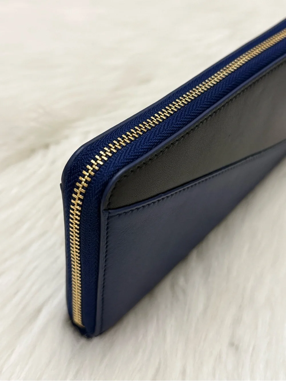 DIANE VON FURSTENBERG - BLACK BLUE SOFT ALL LEATHER ZIP AROUND LONG WALLET